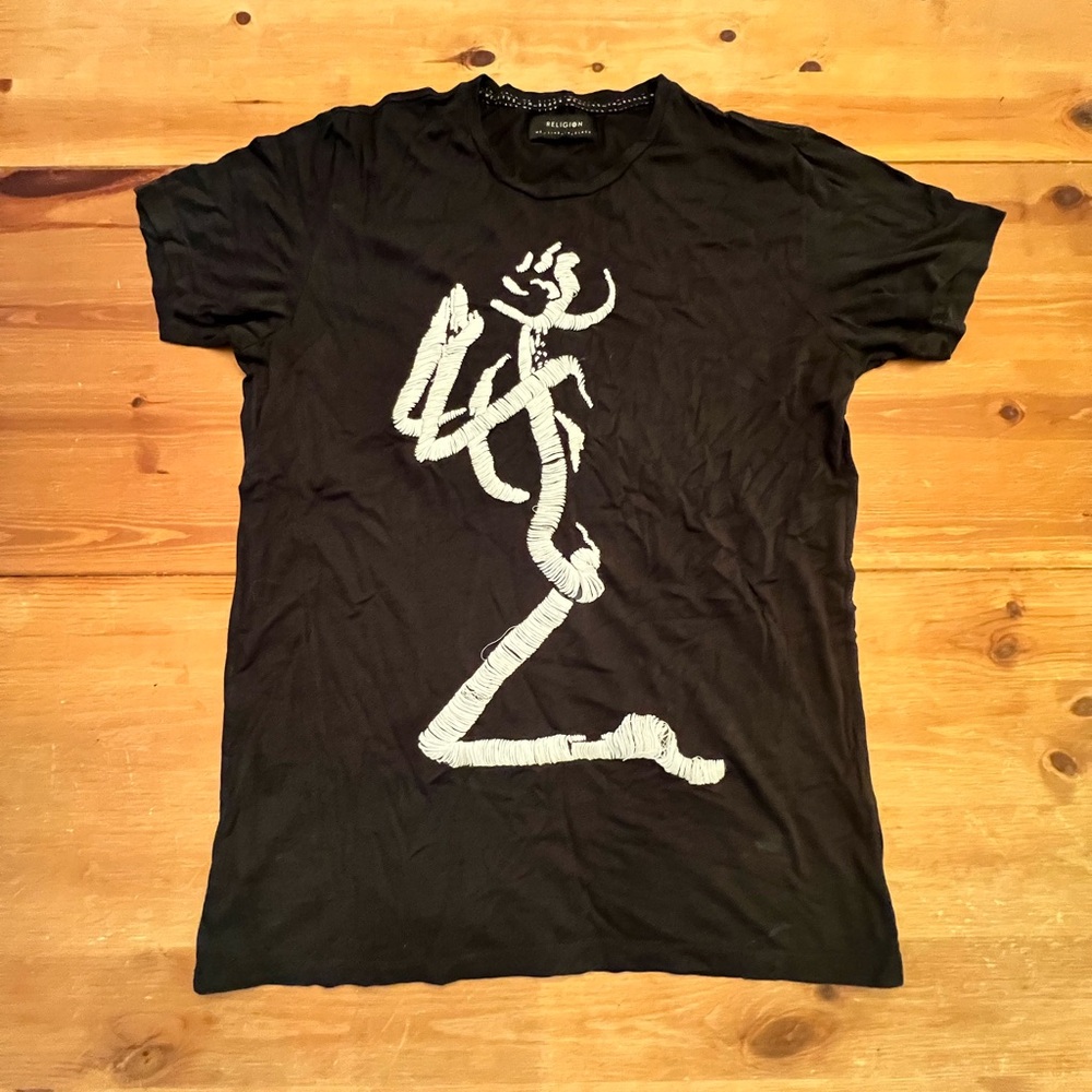 Men’s Black Embroidered Skeleton Religion T-Shirt from Spain size Medium
